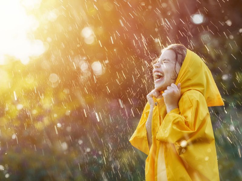 why can you smell rain before it starts